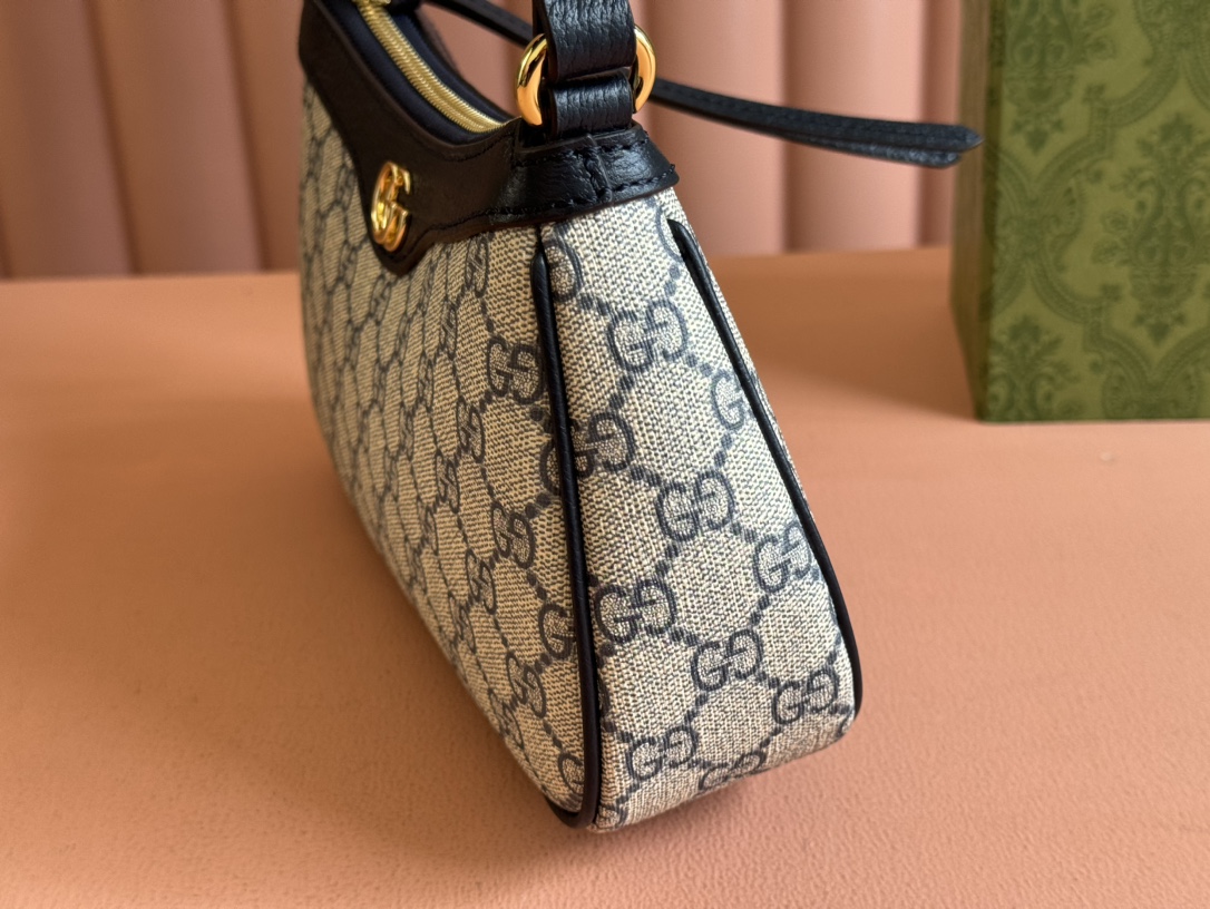 Gucci Hobo Bags